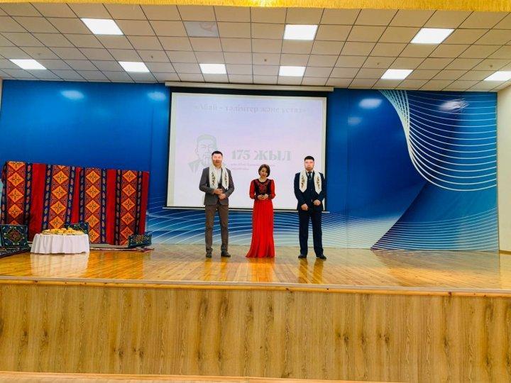 Абай Құнанбайұлының 175 жылдығына орай   «Абай- тәлімгер және ұстаз» атты мектепішілік мұғалімдер сайысынан суреттерді тамашалаңыздар