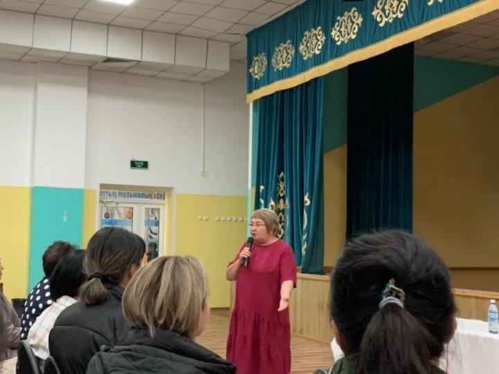 Отбасы күніне орай «Отбасы-тәрбие басы, мектеп-тәрбие жаршысы» тақырыбында 1,4 сынып ата-аналар жиналысы өтті.