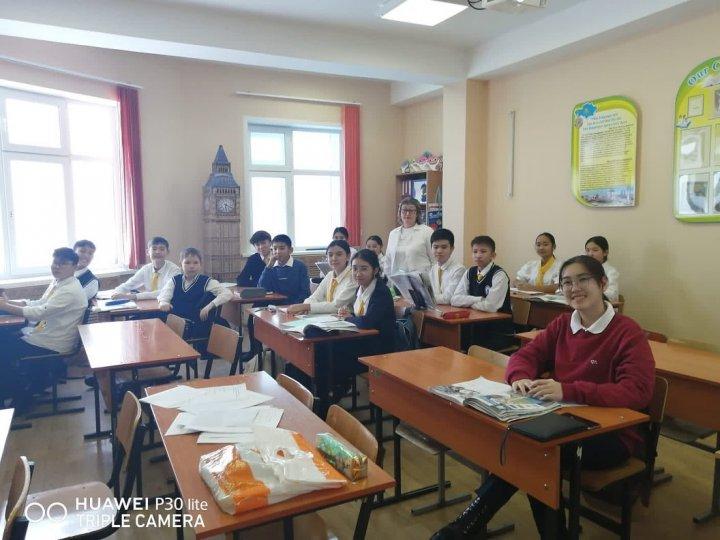 Мектеп медбикесі Набиева З. А 8-10 сынып оқушыларына "Гигиена - біздің көмекшіміз"тақырыбында жұқпалы және тері аурулары туралы және жасөспірімдер арасындағы жыныстық тиіспеушіліктің алдын алу бойынша әңгіме жүргізді.