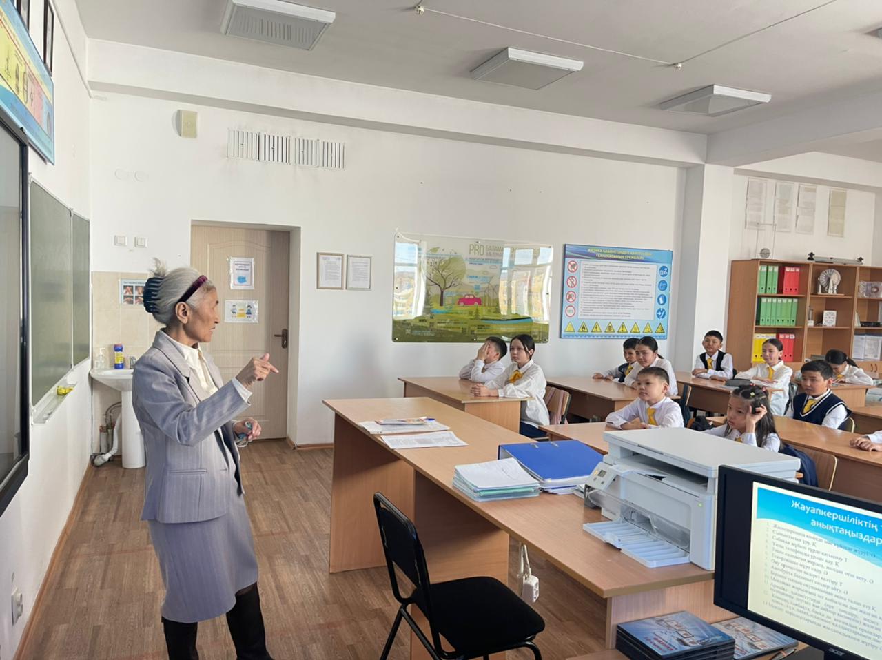 Оқушылар шығармашылық сарайы заңгерімен кездесу өткізілді.