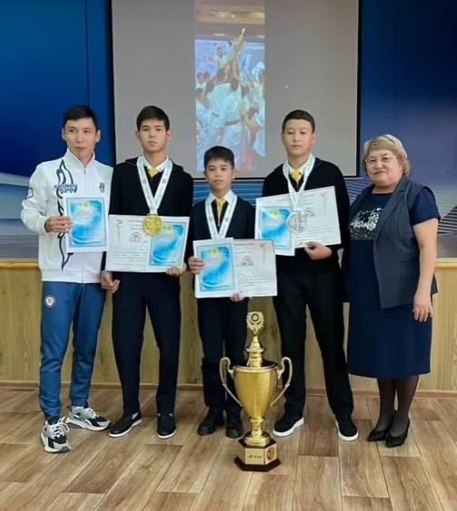 Мектебіміздің әлем чемпиондары марапатталды