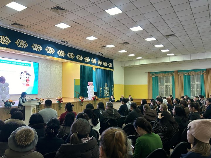 Еңбек қауіпсіздігі және психологиялық денсаулық туралы видеороликтер көрсетілді.
